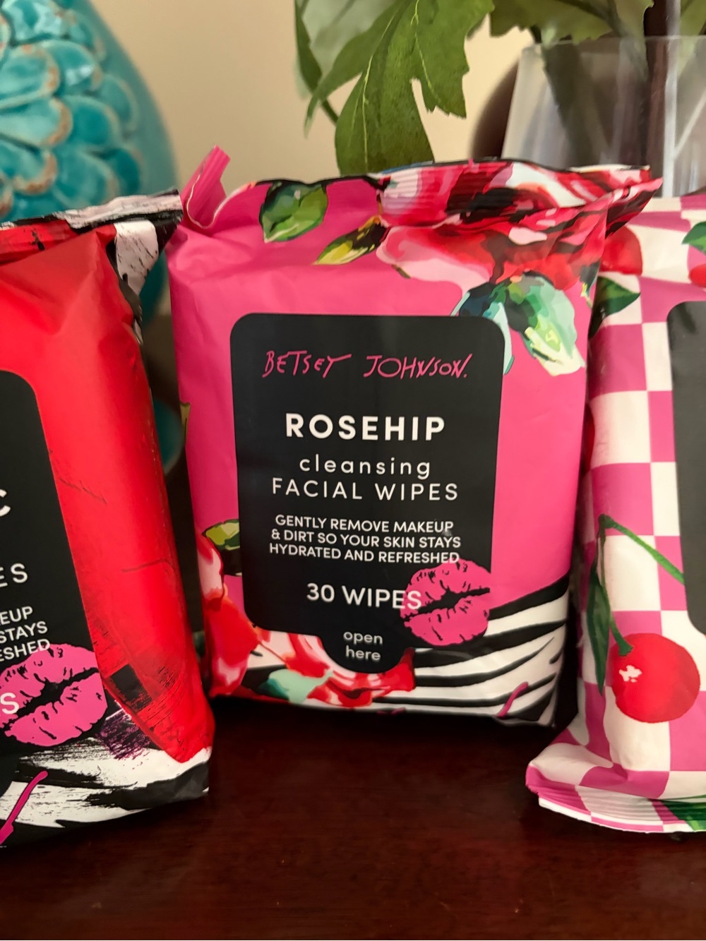 New Betsey Johnson Cleansing Facial Wipes 2/$10
